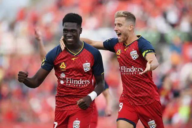 霍勒迪26分东契奇空砍三双 绿军力克独行侠2-0