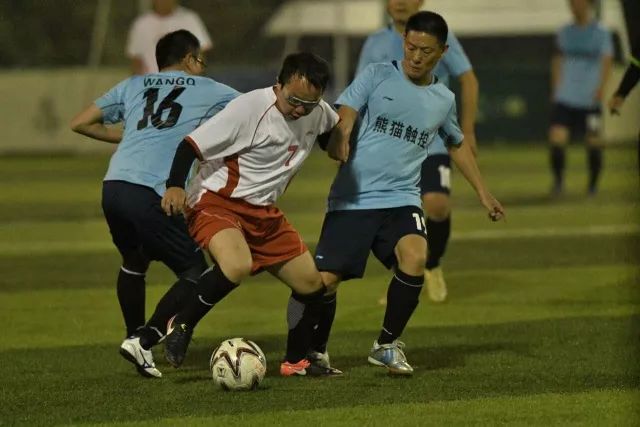 骑士力克步行者锁定季后赛 76人7连胜追平魔术